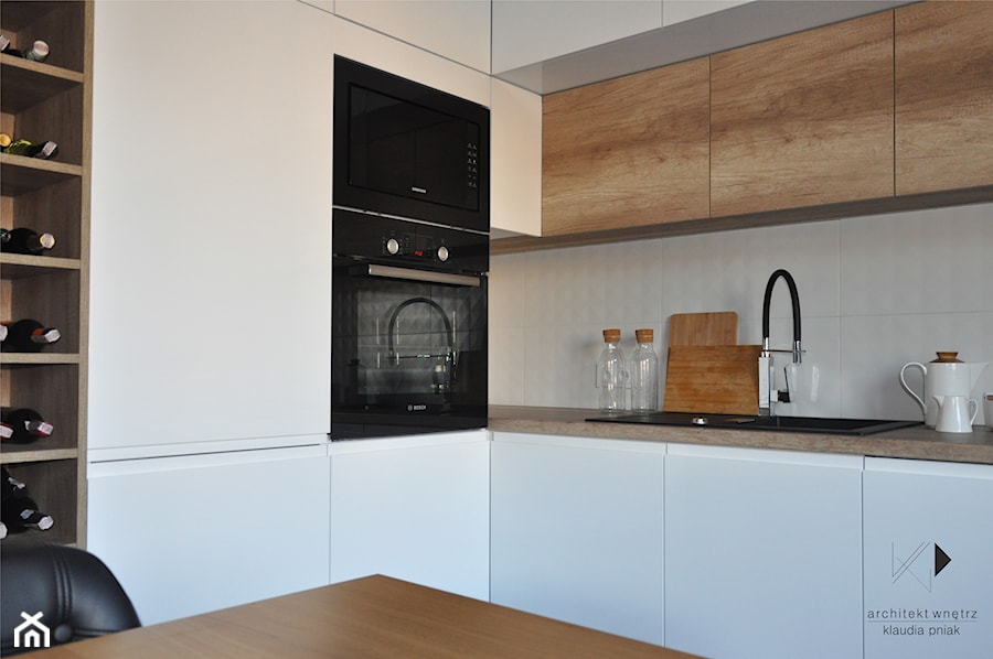 Metamorfoza domu jednorodzinnego,Wysoka-Zawiercie - Mała średnia otwarta zamknięta z zabudowaną lodówką kuchnia w kształcie litery l, styl skandynawski - zdjęcie od STUDIO PNIAK