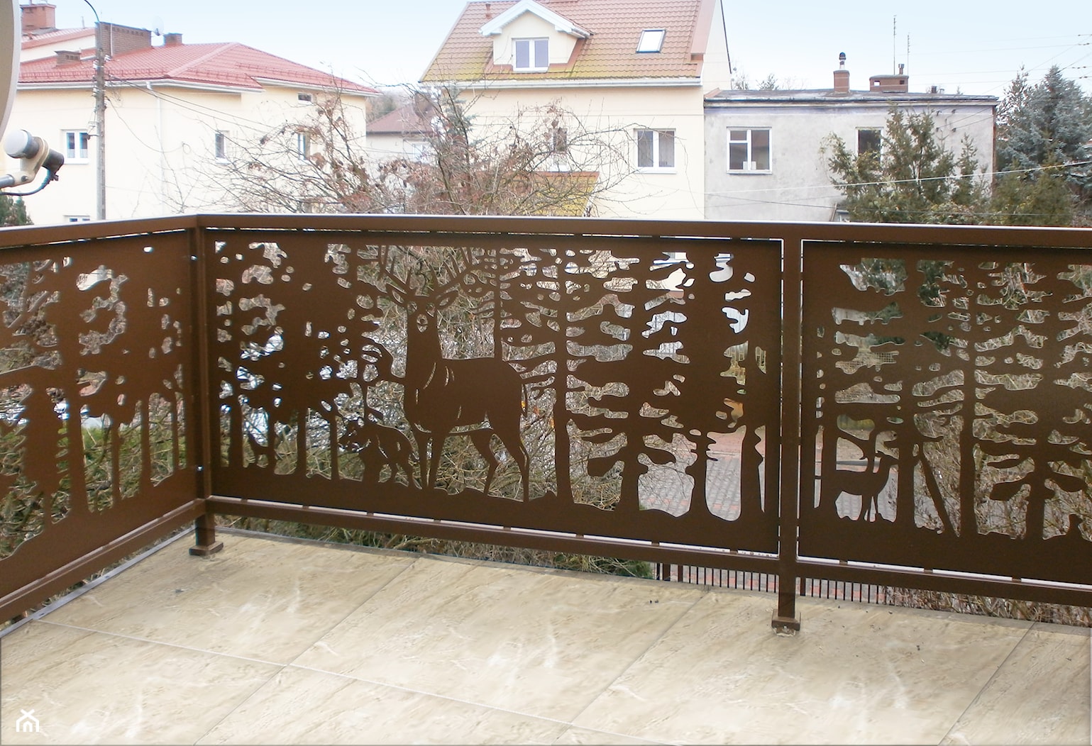 Balustrada balkonowa ażurowa ze stali - zdjęcie od MetalPanel.pl - Homebook