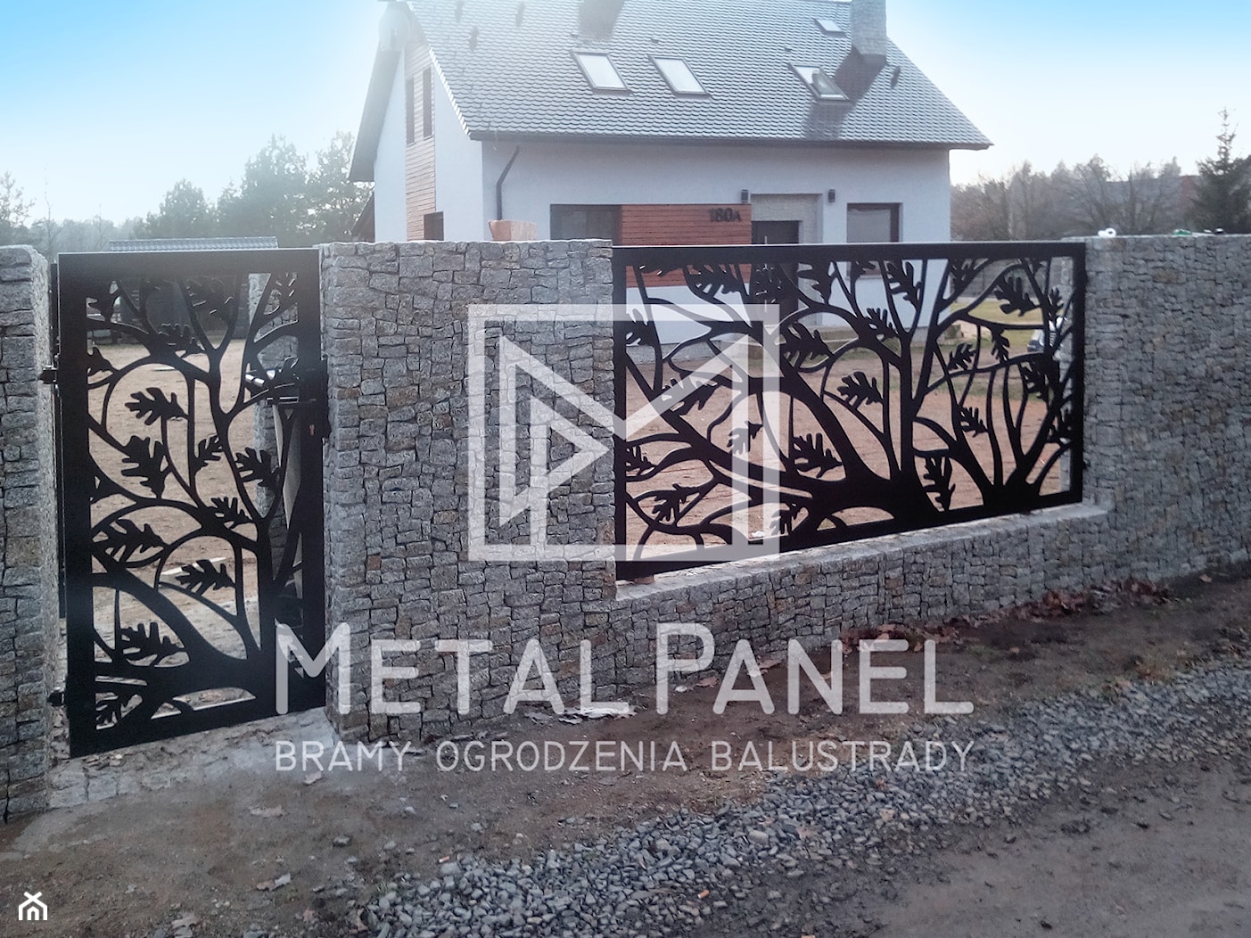 Nowoczesne ogrodzenie z blachy i kamienia - zdjęcie od MetalPanel.pl - Homebook