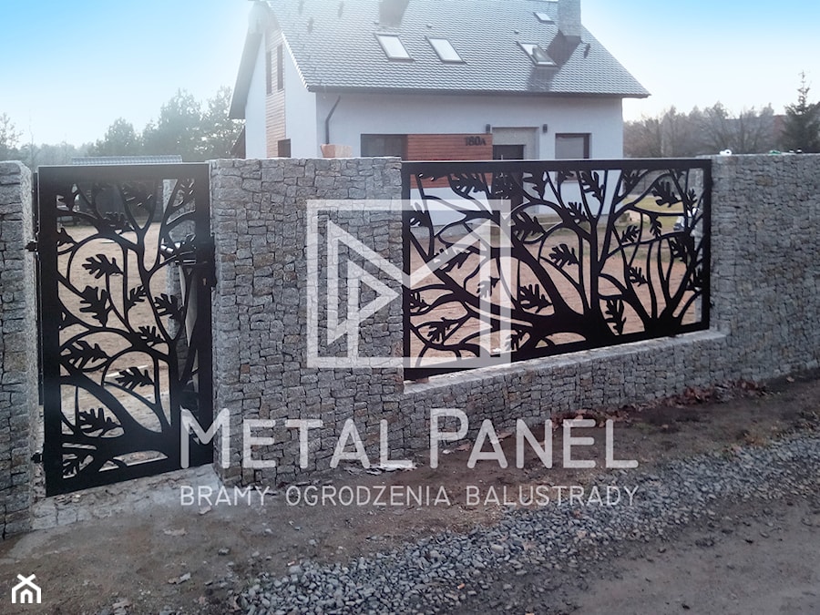 Nowoczesne ogrodzenie z blachy i kamienia - zdjęcie od MetalPanel.pl