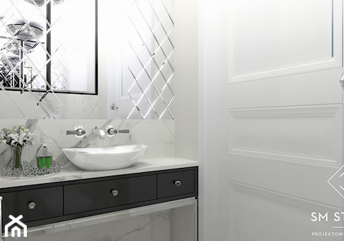 GLAMOUR - Mała bez okna z lustrem łazienka, styl glamour - zdjęcie od SM STUDIO Projektowanie wnętrz