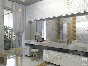 GLAMOUR - Średnia z lustrem z marmurową podłogą łazienka z oknem, styl glamour - zdjęcie od SM STUDIO Projektowanie wnętrz
