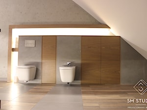 MINIMALIZM W POKOJU KĄPIELOWYM - Duża na poddaszu łazienka, styl minimalistyczny - zdjęcie od SM STUDIO Projektowanie wnętrz