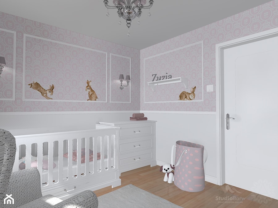 Pokój dziewczynki - Średni biały różowy pokój dziecka dla niemowlaka dla dziecka dla dziewczynki, styl tradycyjny - zdjęcie od StudioBarw