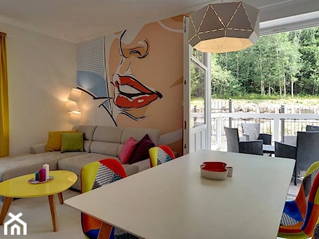 Aranżacje wnętrz - Salon: Salon w stylu Pop Art - Norweska Dolina + Kora Jelenia Góra - Dlahotelu24.pl. Przeglądaj, dodawaj i zapisuj najlepsze zdjęcia, pomysły i inspiracje designerskie. W bazie mamy już prawie milion fotografii!