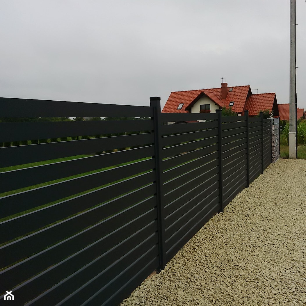Aluminiowe ogrodzenie - zdjęcie od LAKATE Sp.z.o.o BRAMY I OGRODZENIA - Homebook
