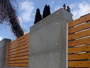 Ogrodzenie z betonu architektonicznego - zdjęcie od LAKATE Sp.z.o.o BRAMY I OGRODZENIA