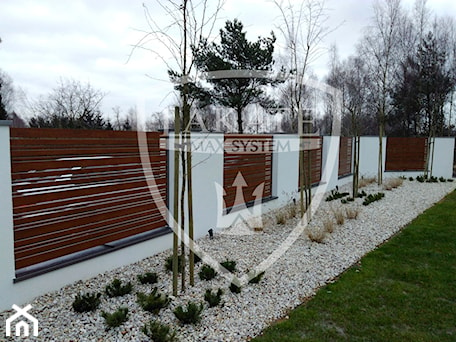 Aranżacje wnętrz - Domy: Alu Wood Fence - LAKATE Sp.z.o.o BRAMY I OGRODZENIA . Przeglądaj, dodawaj i zapisuj najlepsze zdjęcia, pomysły i inspiracje designerskie. W bazie mamy już prawie milion fotografii!