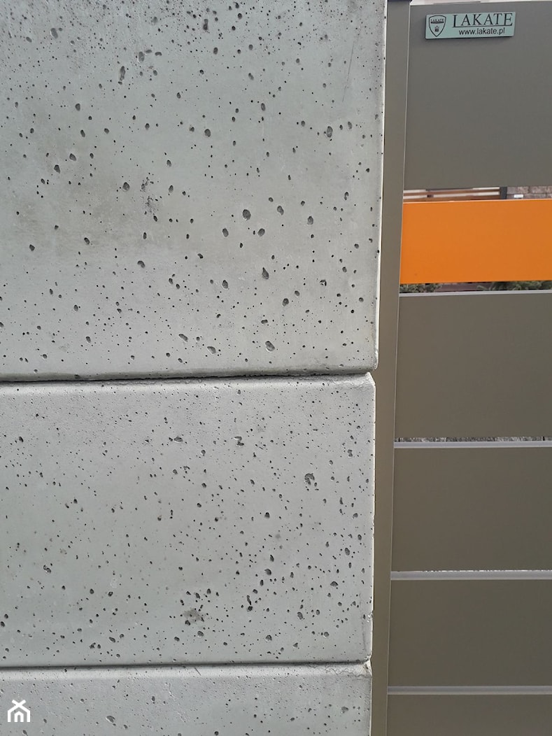 Bloczki z betonu architektonicznego - zdjęcie od LAKATE Sp.z.o.o BRAMY I OGRODZENIA - Homebook