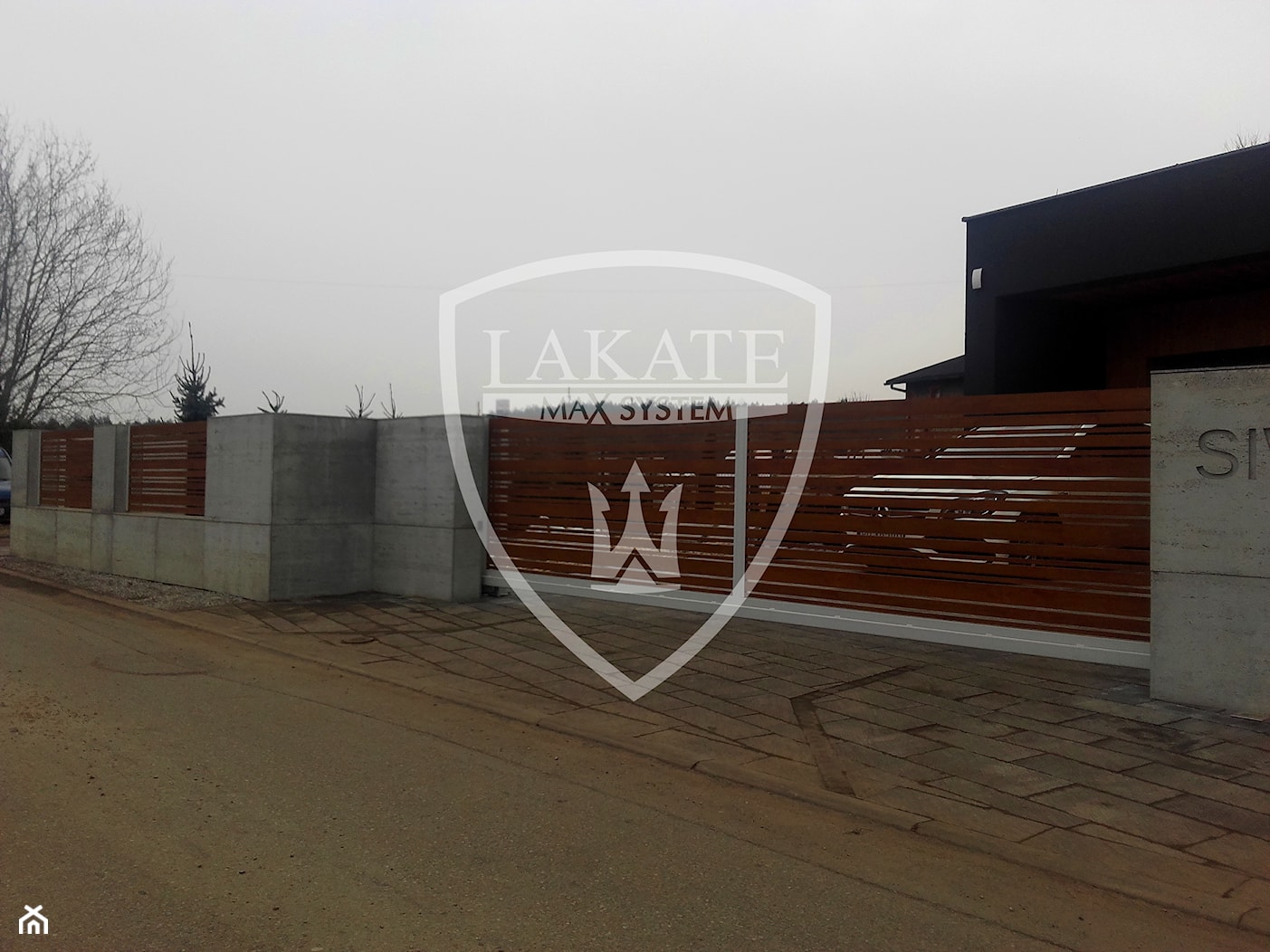 Ogrodzenie aluminiowe imitujące drewno - zdjęcie od LAKATE Sp.z.o.o BRAMY I OGRODZENIA - Homebook