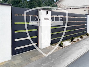 Ogrodzenie aluminiowe Alu Fence_Lakate_ogrodzenia_balustrady - Domy, styl tradycyjny - zdjęcie od LAKATE Sp.z.o.o BRAMY I OGRODZENIA