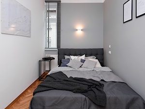 Bosacka - Mała szara sypialnia, styl nowoczesny - zdjęcie od PAAS Pracownia Projektowa