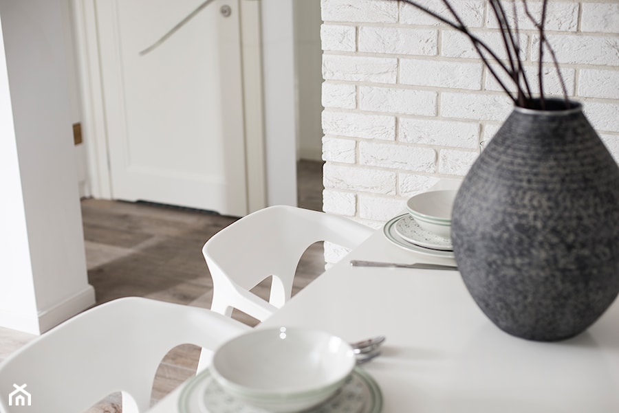 Pensjonat w Jastarni - Mała biała jadalnia jako osobne pomieszczenie - zdjęcie od Wojciech Kic