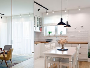 Realizacja mieszkania w stylu rustykalnym - Średnia biała jadalnia w kuchni - zdjęcie od Eno Design