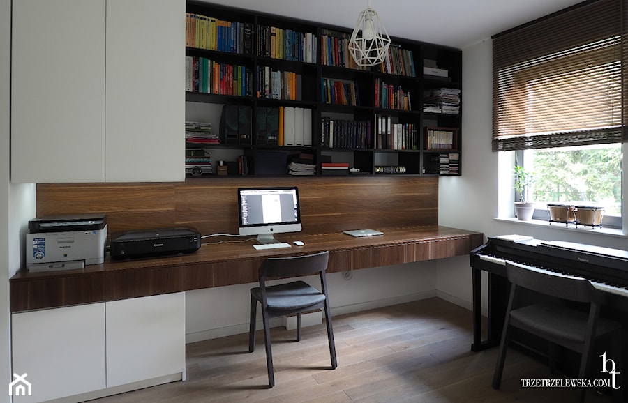 Apartament Mitkowskiego - Średnie w osobnym pomieszczeniu z zabudowanym biurkiem białe biuro, styl nowoczesny - zdjęcie od BTA Beata Trzetrzelewska