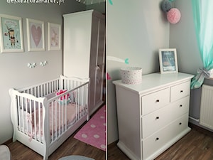 Pastelowy pokój dla dziewczynki - Mały szary pokój dziecka dla niemowlaka dla dziewczynki - zdjęcie od dekoratoramator.pl
