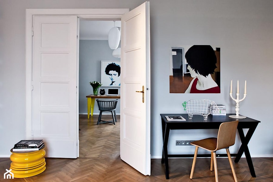 Żoliborz2 - Średnie białe szare biuro, styl skandynawski - zdjęcie od PINKMARTINI