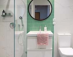 ARTYSTYCZNY ŻOLIBORZ - Mała bez okna z punktowym oświetleniem łazienka - zdjęcie od PINKMARTINI - Homebook