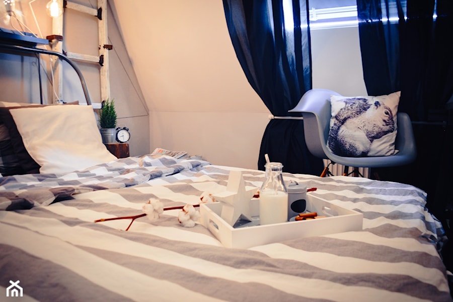 #mojeswieta - Średnia biała szara sypialnia na poddaszu - zdjęcie od MySweetDreamingHome