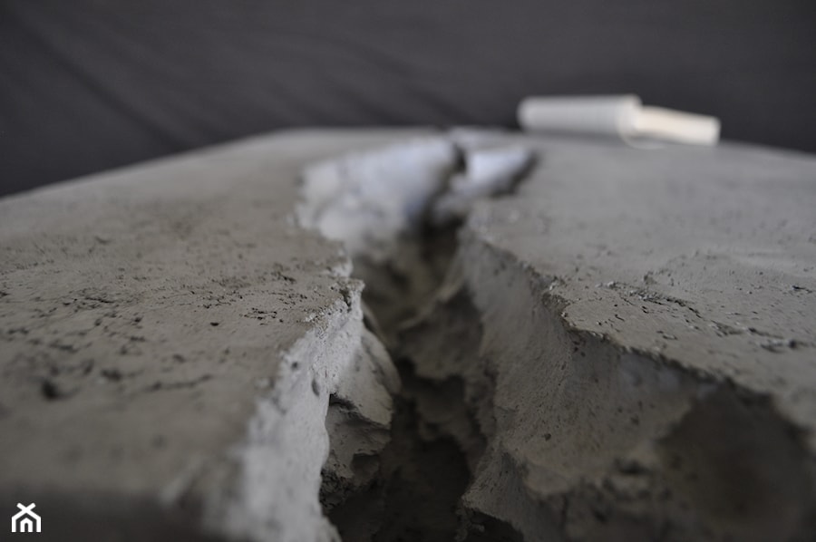 Stolik kawowy (60 x 100 x 25 cm), z funkcją BIO kominka. - Salon, styl industrialny - zdjęcie od Beton Studio