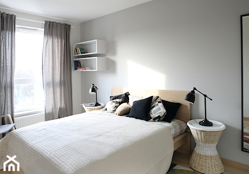 Apartament na wynajem 58m2 - Mała szara sypialnia, styl skandynawski - zdjęcie od infinia
