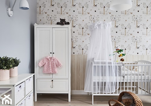 Realizacja 2017 - Duży biały szary pokój dziecka dla niemowlaka dla dziewczynki, styl nowoczesny - zdjęcie od Vprojekt design by Weronika