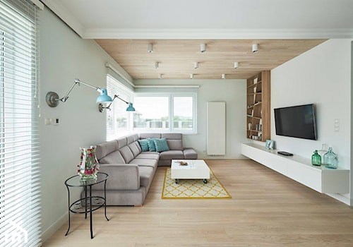 Realizacja domu na Mazurach - Duży biały salon, styl skandynawski - zdjęcie od Vprojekt design by Weronika