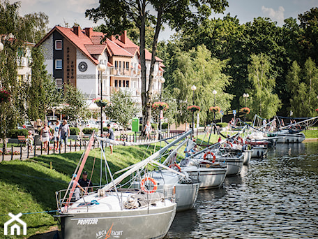 Aranżacje wnętrz - Wnętrza publiczne: Apartamenty Porto Giżycko - Vprojekt design by Weronika. Przeglądaj, dodawaj i zapisuj najlepsze zdjęcia, pomysły i inspiracje designerskie. W bazie mamy już prawie milion fotografii!