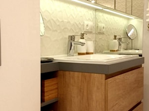 Małe M - Mała bez okna łazienka, styl nowoczesny - zdjęcie od Vprojekt design by Weronika