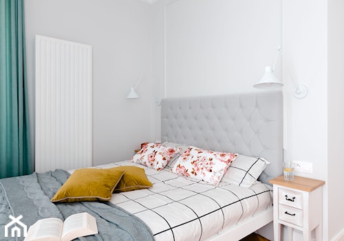 Realizacja Lipiec 2018 - Mała szara sypialnia, styl glamour - zdjęcie od Vprojekt design by Weronika
