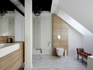 dom realizacja - Duża na poddaszu z marmurową podłogą łazienka, styl glamour - zdjęcie od Vprojekt design by Weronika