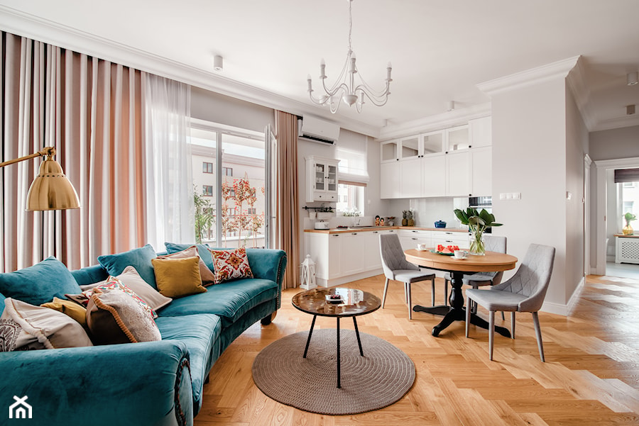 Realizacja Lipiec 2018 - Średni biały salon z kuchnią z jadalnią z tarasem / balkonem, styl nowoczesny - zdjęcie od Vprojekt design by Weronika