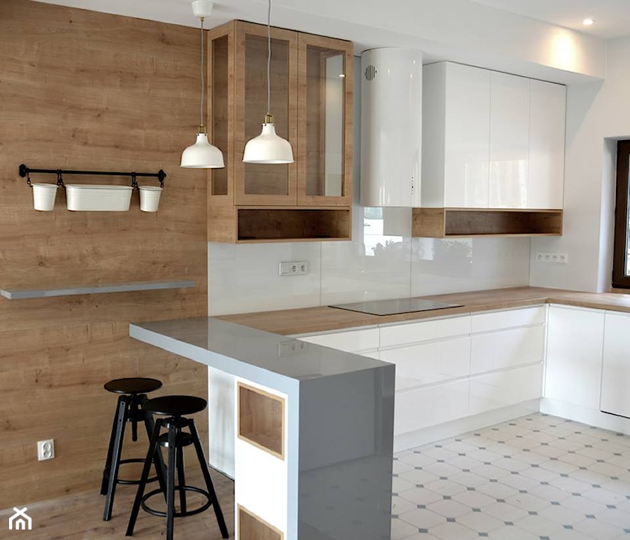 Realizacja 2015 - Średnia otwarta biała kuchnia w kształcie litery l - zdjęcie od Vprojekt design by Weronika