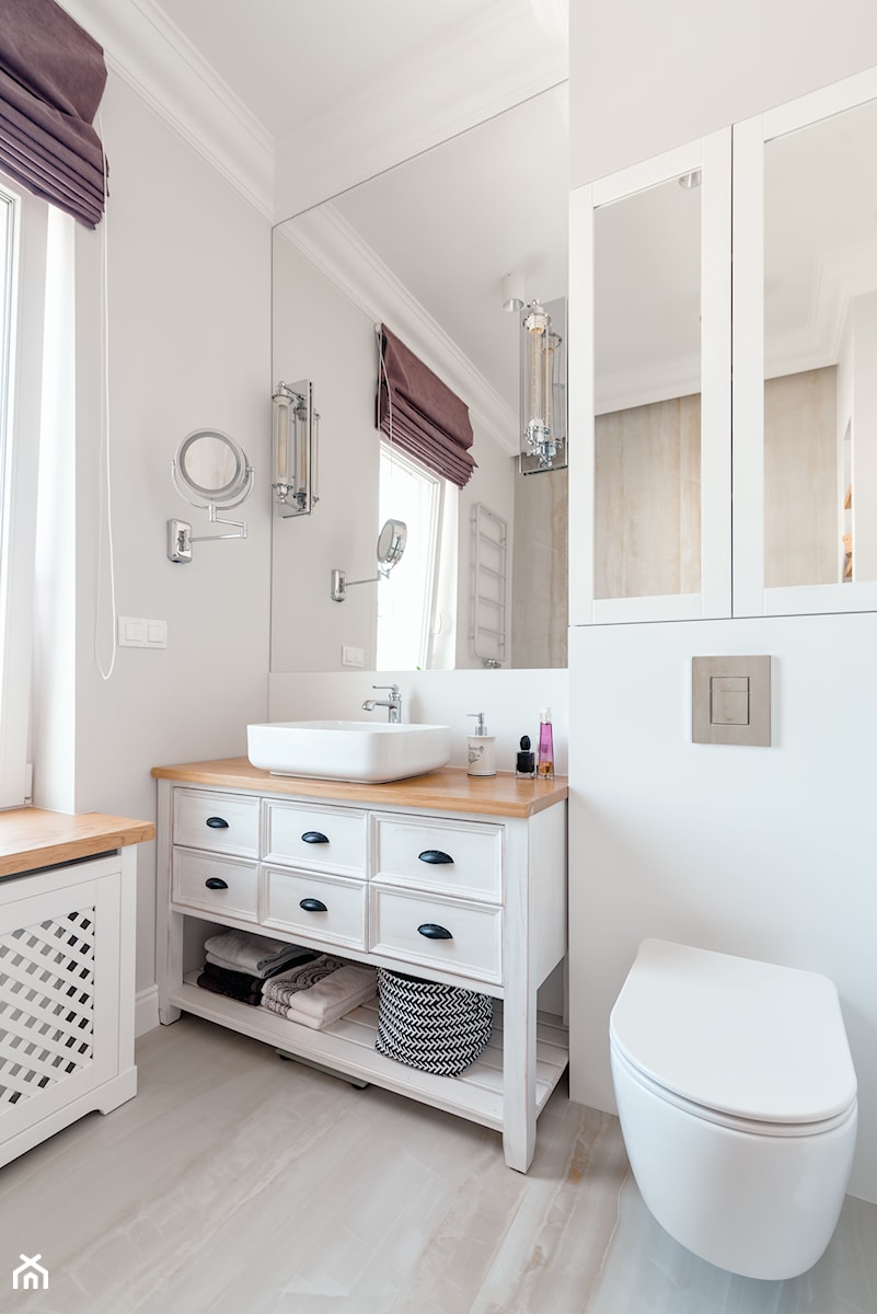 Realizacja Lipiec 2018 - Średnia z lustrem łazienka z oknem, styl nowoczesny - zdjęcie od Vprojekt design by Weronika