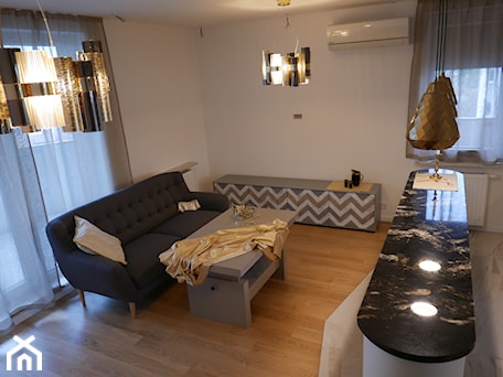 Aranżacje wnętrz - Salon: apartament na Mokotowie - Salon, styl nowoczesny - lorenc agnieszka. Przeglądaj, dodawaj i zapisuj najlepsze zdjęcia, pomysły i inspiracje designerskie. W bazie mamy już prawie milion fotografii!