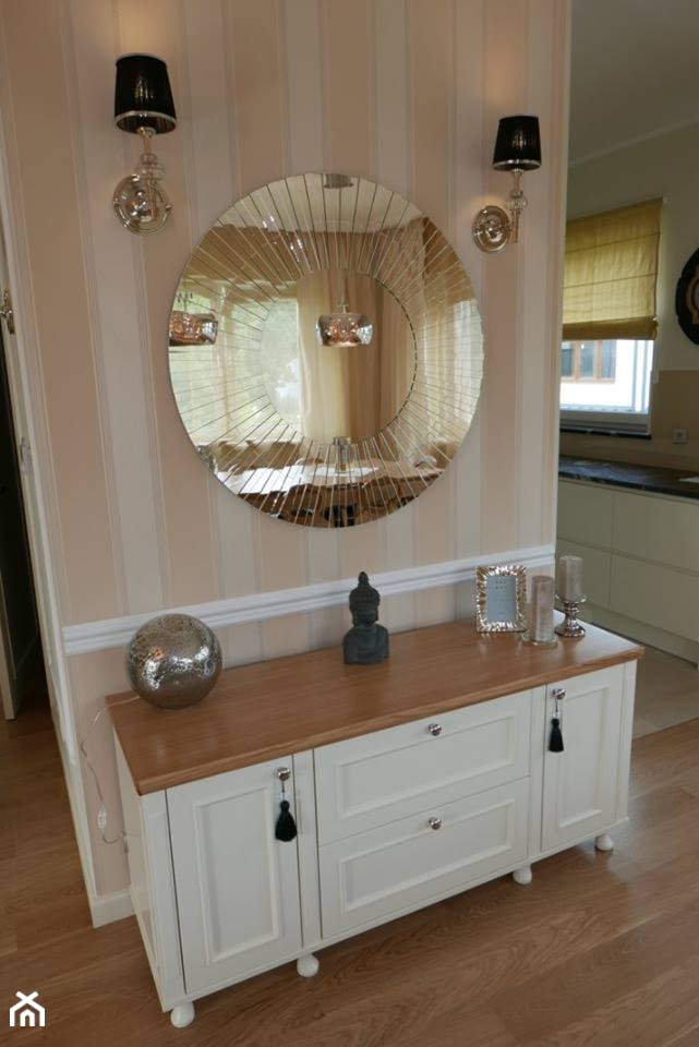 dom - Biały pomarańczowy salon z kuchnią z jadalnią, styl glamour - zdjęcie od lorenc agnieszka - Homebook
