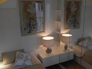 malutki apartament na Powiślu 26m2 - Mała biała sypialnia, styl skandynawski - zdjęcie od lorenc agnieszka