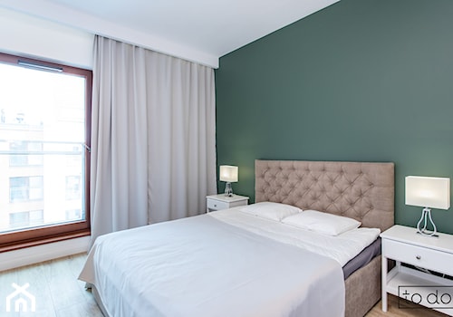 Apartament II na wynajem w Gdańsku - Mała średnia biała zielona sypialnia, styl skandynawski - zdjęcie od TO DO.