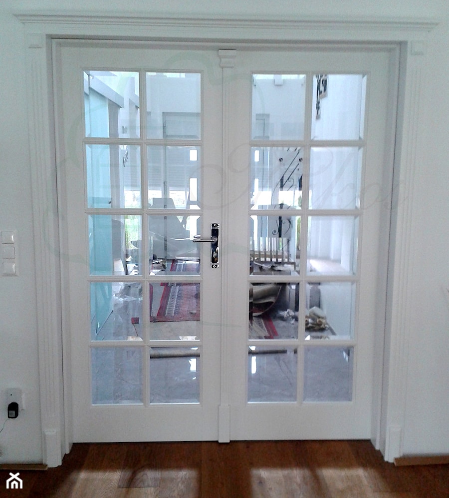 Drzwi wewnętrzne dwuskrzydłowe białe stylowe - zdjęcie od STOLARKA MIKOS
