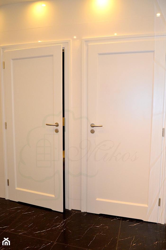 Drzwi drewniane pełne białe - zdjęcie od STOLARKA MIKOS - Homebook