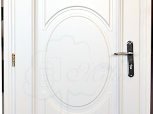 Drzwi drewniane pełne białe stylowe - zdjęcie od STOLARKA MIKOS