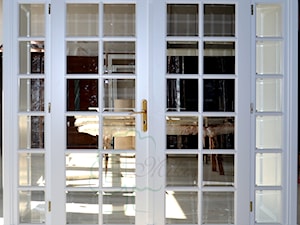 Białe drzwi dwuskrzydłowe - zdjęcie od STOLARKA MIKOS