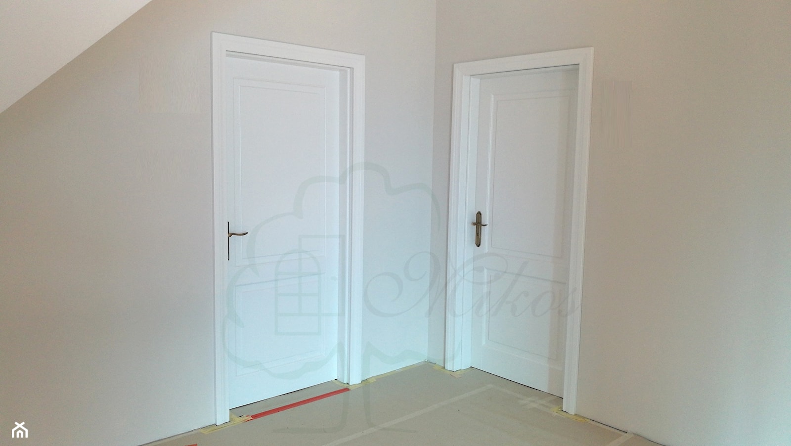 Białe drewniane drzwi klasyczne - zdjęcie od STOLARKA MIKOS - Homebook