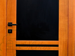 Dwukolorowe drzwi wewnętrzne drewniane - zdjęcie od STOLARKA MIKOS