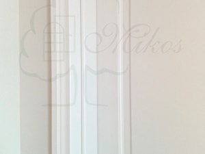 Białe drewniane drzwi klasyczne - zdjęcie od STOLARKA MIKOS