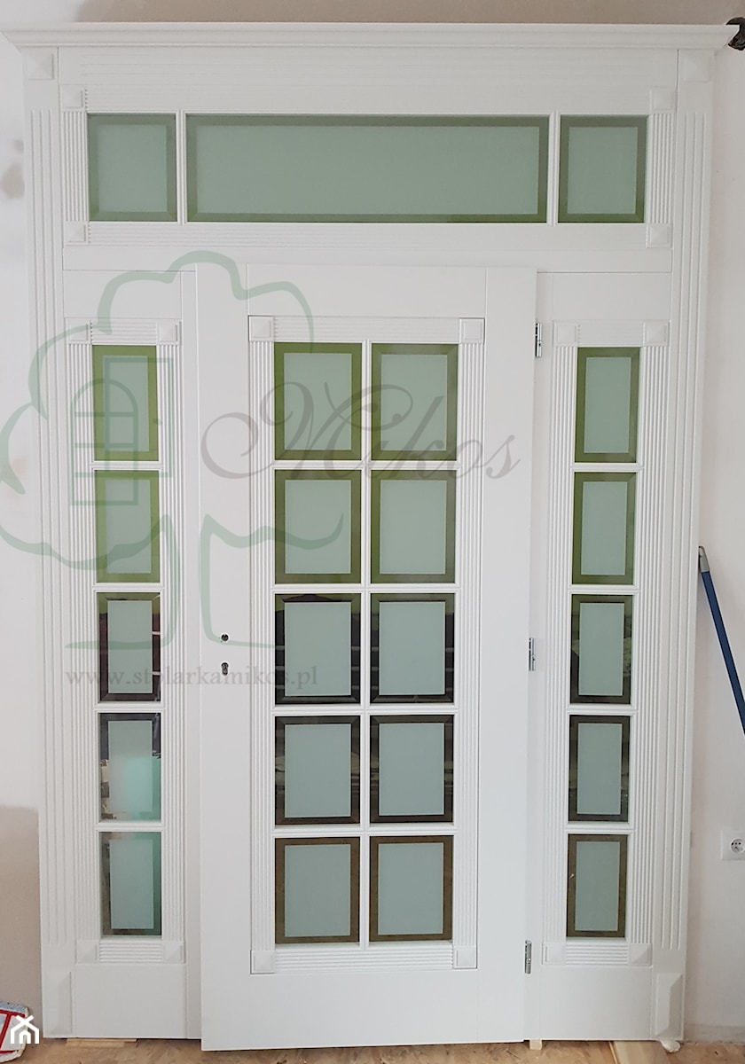 Stylowe drzwi drewniane wiatrołap - zdjęcie od STOLARKA MIKOS