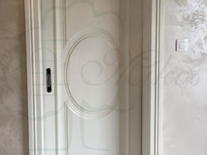Białe drzwi z owalem - zdjęcie od STOLARKA MIKOS
