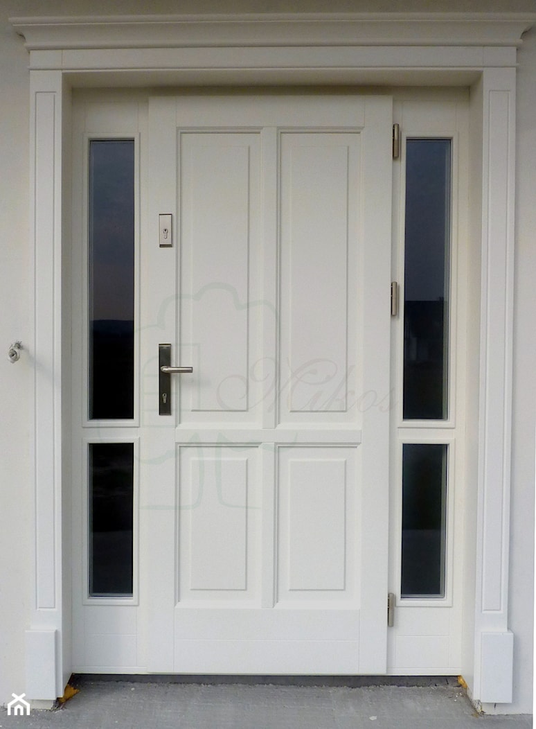 Drzwi drewniane zewnętrzne (wejściowe) białe - zdjęcie od STOLARKA MIKOS - Homebook