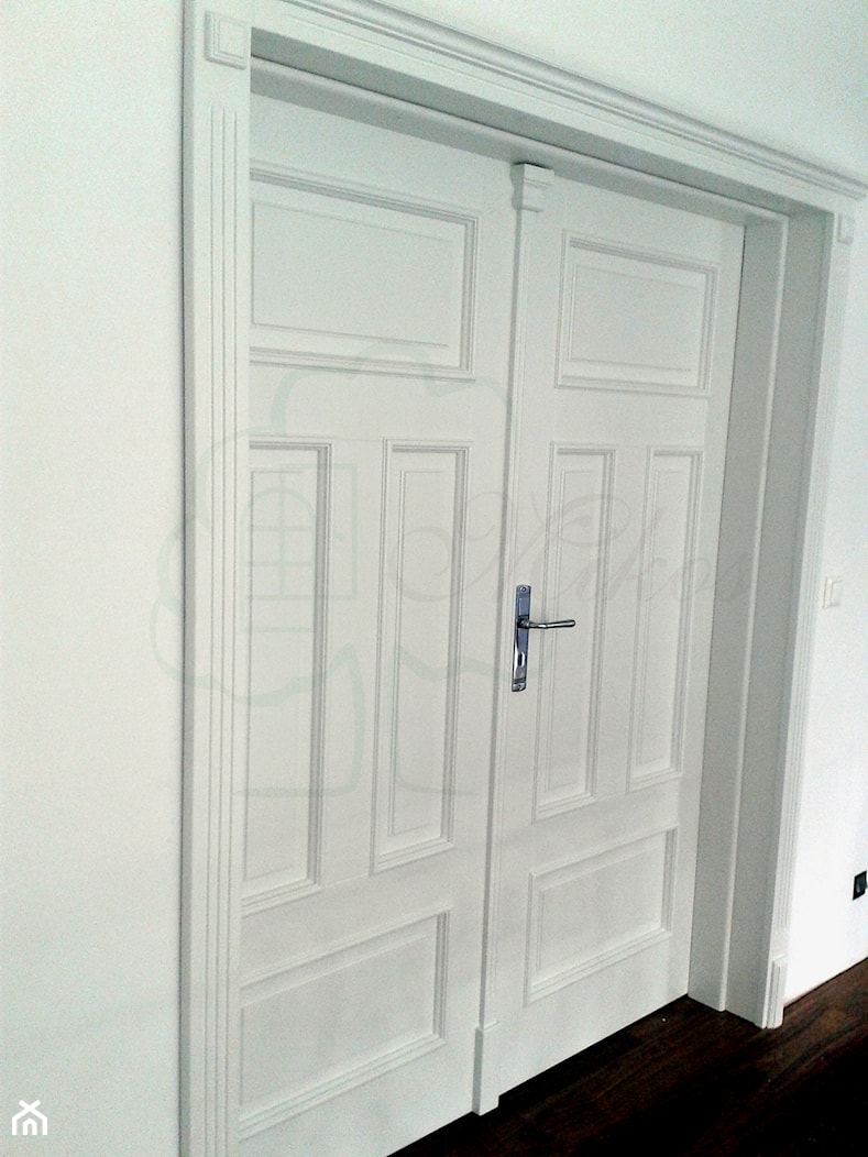 Drzwi drewniane pełne dwuskrzydłowe białe - zdjęcie od STOLARKA MIKOS - Homebook