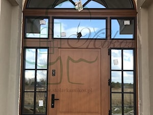 Drzwi wejściowe do projektu Willa Parkowa winchester - zdjęcie od STOLARKA MIKOS